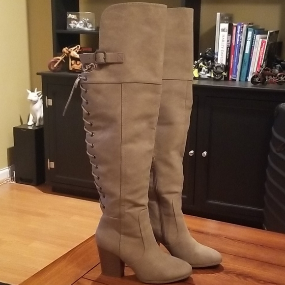 Over the knee lace up boots - Picture 1 of 4